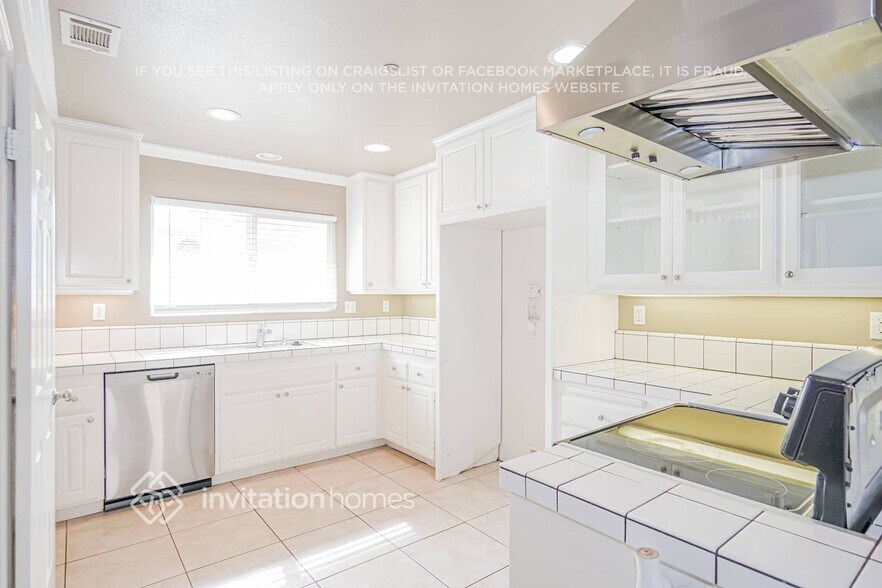 Building Photo - 1315 E Mission Rd