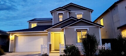 Building Photo - Newer "Next Gen" Home in Springlake/Woodla...