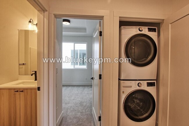 Building Photo - 2 Bed, 2.5 Bath Home in Arbor Lodge Near U...