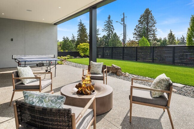 Building Photo - 7Bd/6Ba Bellevue Home