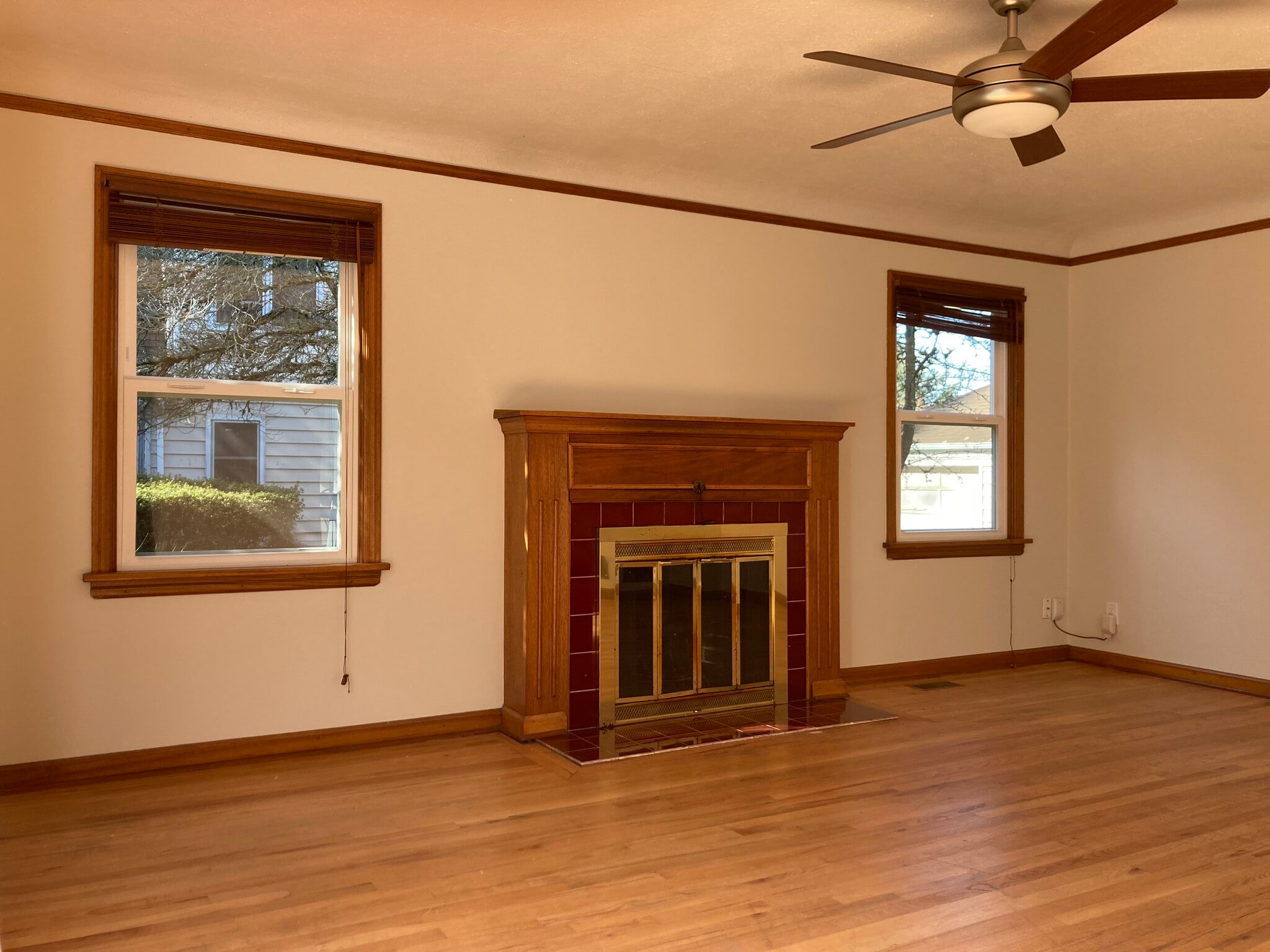 Living room - 4407 SE Tibbetts St