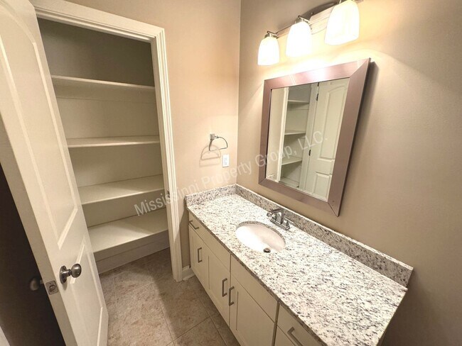 Building Photo - 3BR/3.5BA FURNISHED For Rent