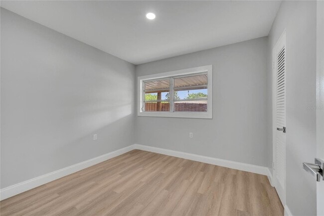 Building Photo - 2303 Bonneville Dr