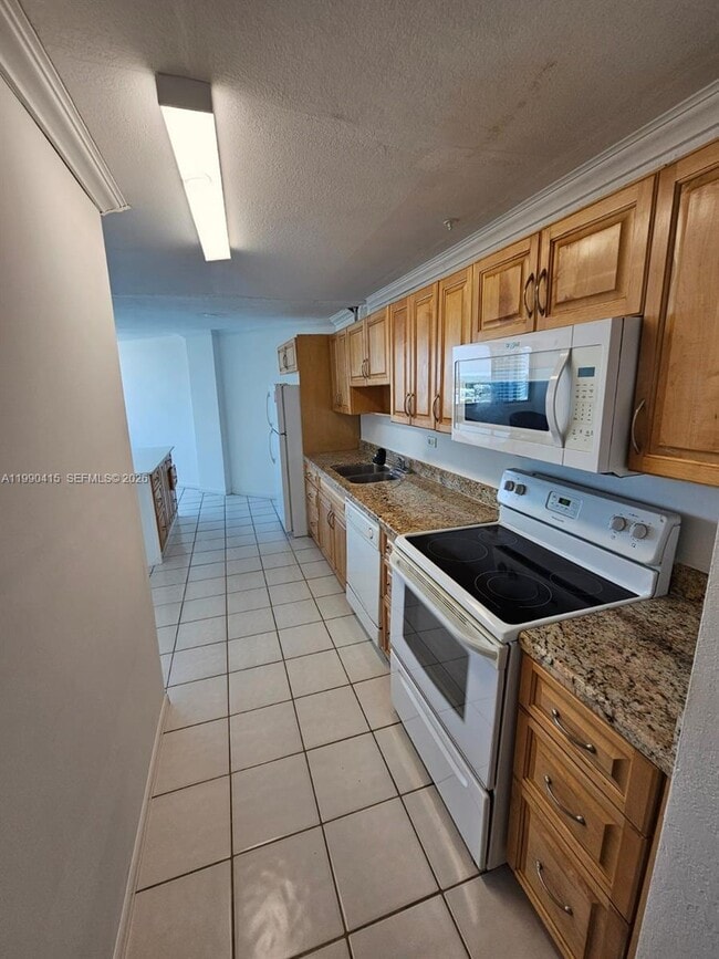 Building Photo - 7135 Collins Ave