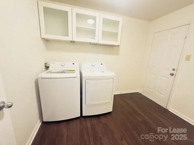 Building Photo - 3609 McDuff Ct