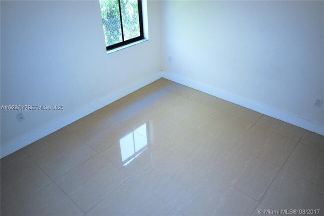 Building Photo - 6930 NW 106th Ave