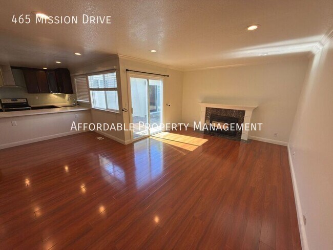 Building Photo - 465 Mission Dr