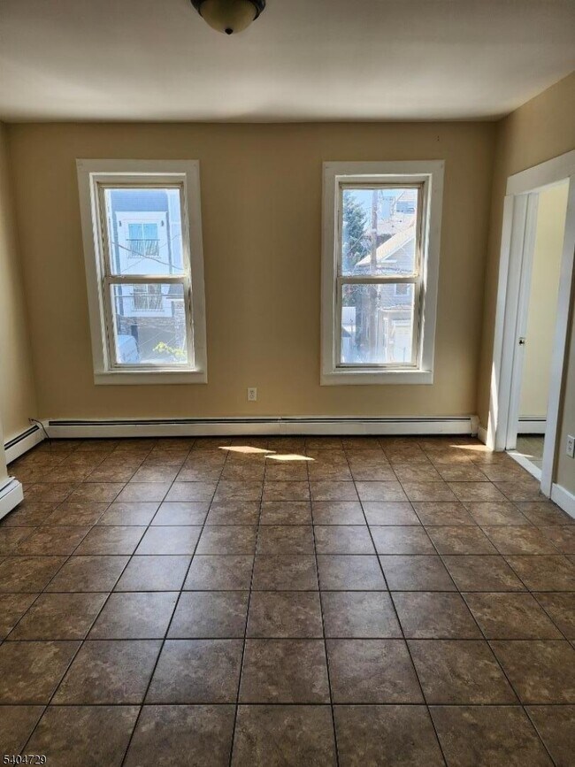 Building Photo - 239 Magnolia Ave