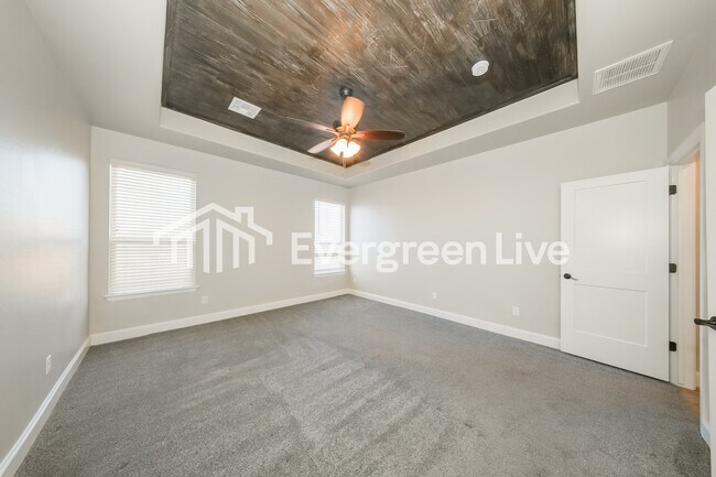 Building Photo - 2517 SE 38th St