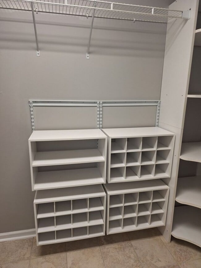 Building Photo - 4bd/3 bath located in desirable neighbor in Fox Den Subdivision in West Knoxville