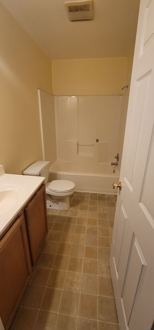 Building Photo - Affordable 2 bedroom / 1 bathroom townhome.