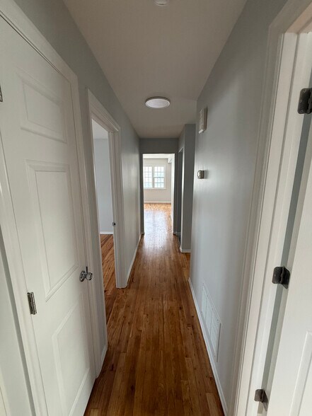 Hallway - 916 Walnut St