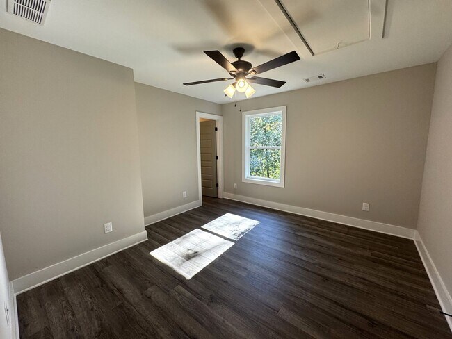 Building Photo - Downtown 4br Home FOR RENT