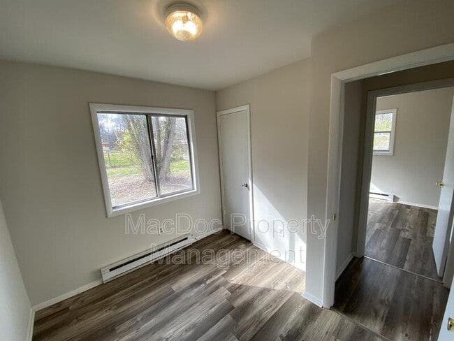 Building Photo - 6037 Rosedale Dr