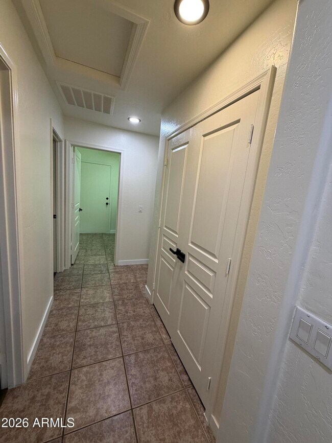 Building Photo - 46058 W Tulip Ln