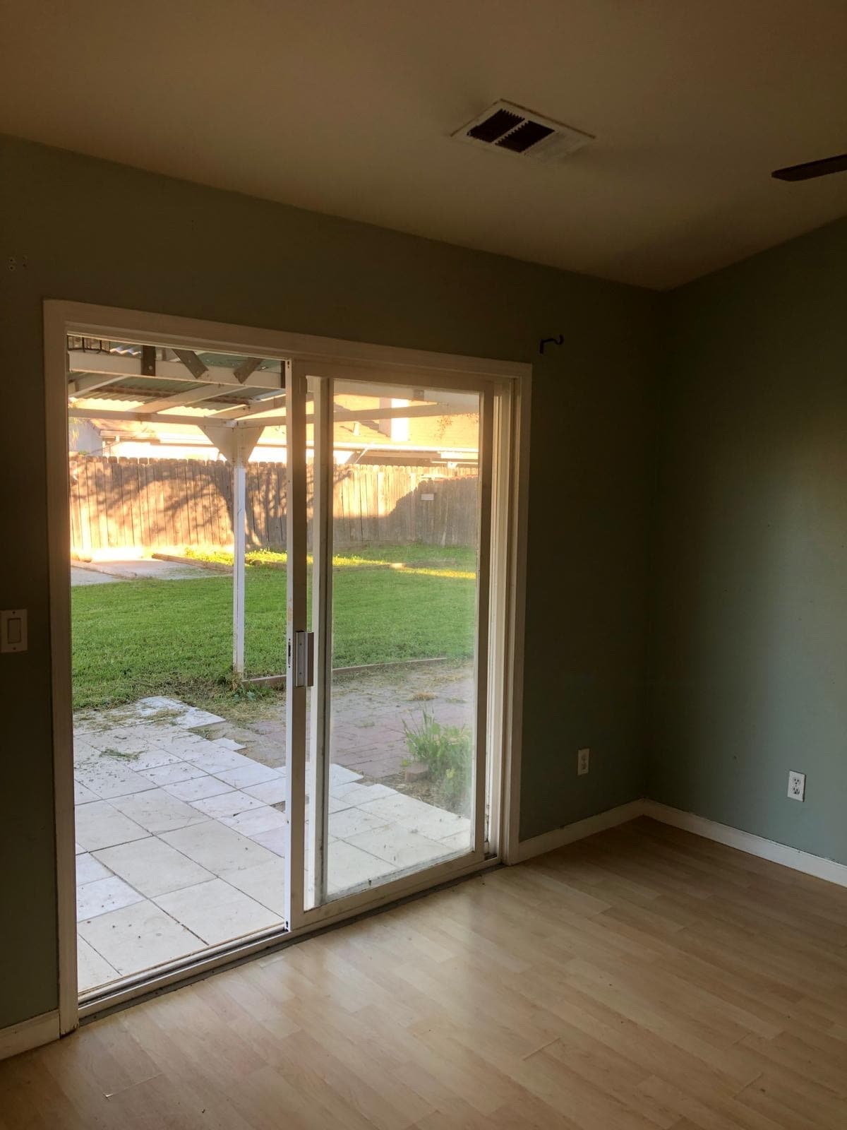 Room 3 (master bedroom) + yard entrance - 1634 Fir Dr