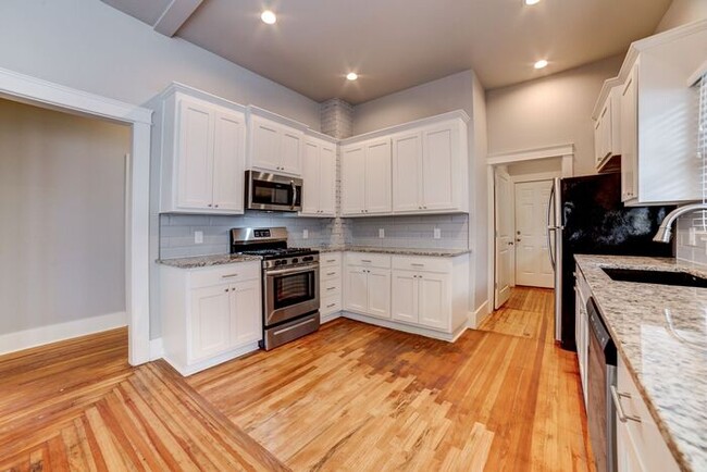 Building Photo - Remodeled Historic 3 Bedroom in The Heights!