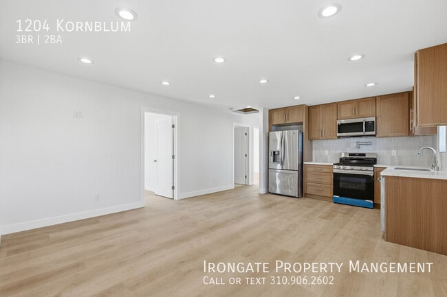 Building Photo - 1204 Kornblum-