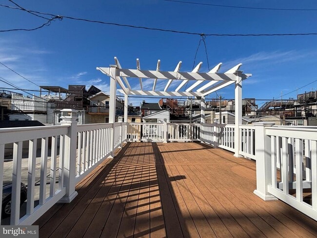 Building Photo - 1218 Riverside Ave