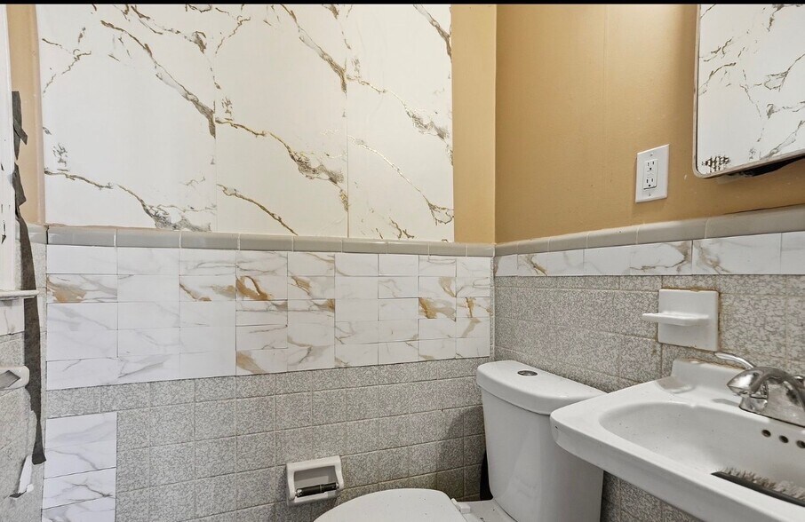 Building Photo - 1548 Sylvan Rd SW