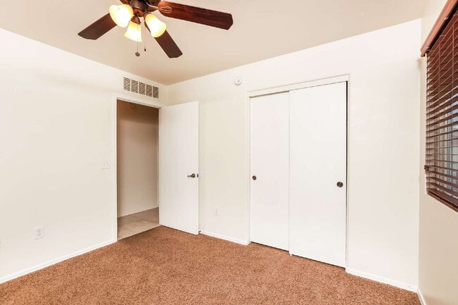 Building Photo - 5082 E Kittentails Dr