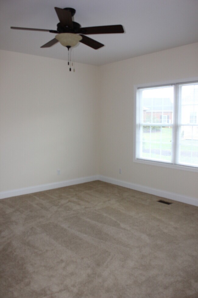 Building Photo - Duplex in Turner Ashby School District