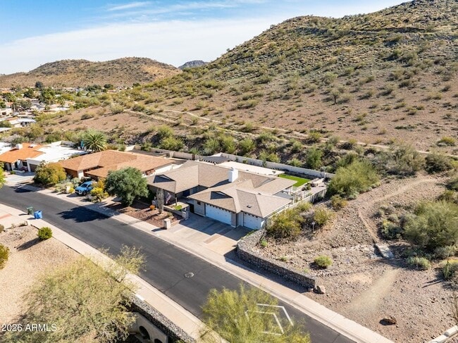 Building Photo - 221 W Sweetwater Ave