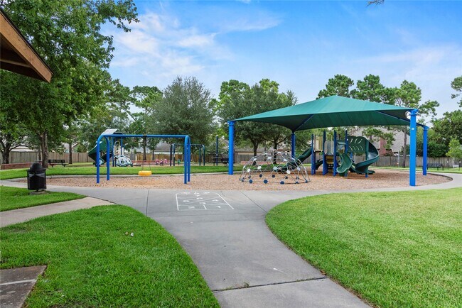 Building Photo - 18135 Somerset Knolls Ct