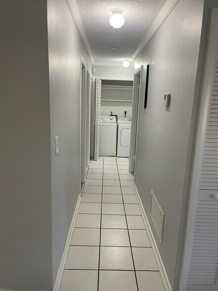 Building Photo - 4704 SW 136th Pl