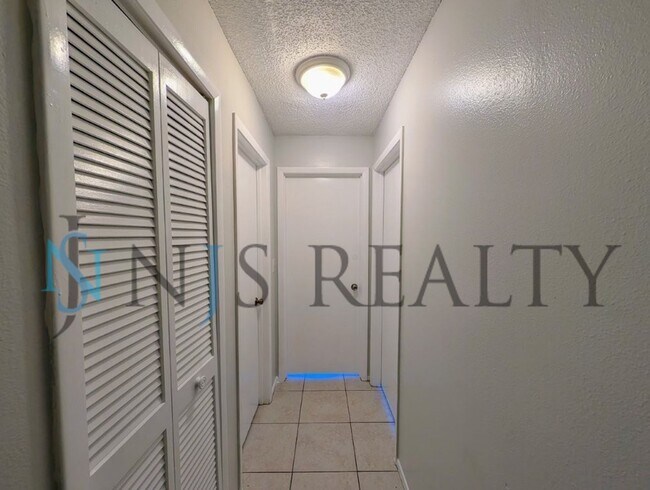 Building Photo - JUST REDUCED!!!  3/2/2 1500 Sq. Ft. with fenced yard, tile floors, HUGE living room and a corner ...