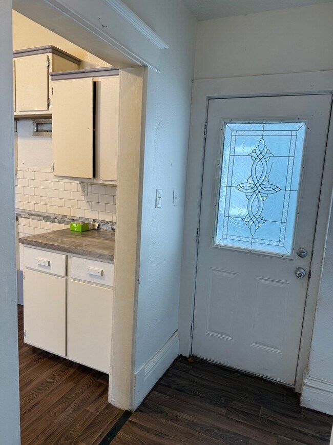 Building Photo - 1460 N Edward St