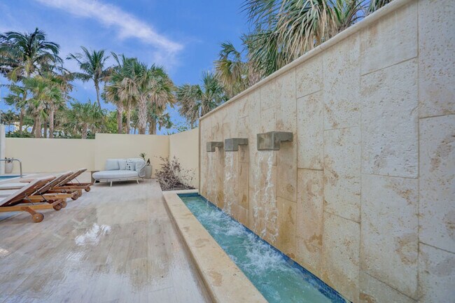 Building Photo - 3100 N Ocean Dr
