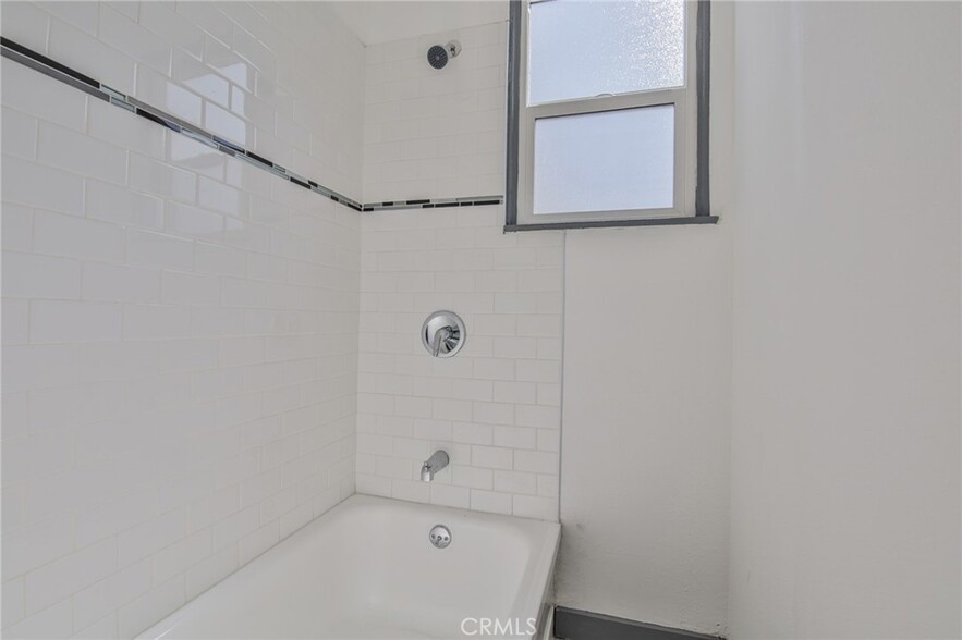 Master bath - 920 E 91st St