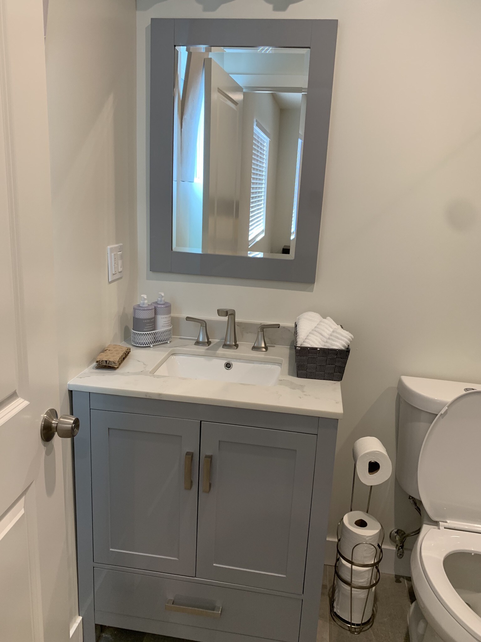 Building Photo - 11313 Delano St