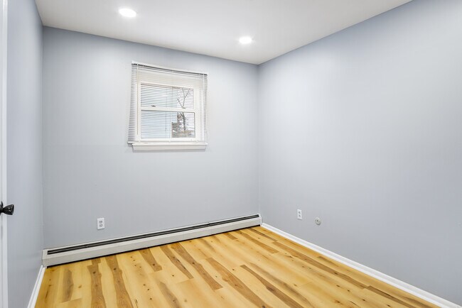 Building Photo - 413 Watson Ave