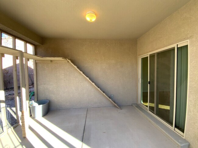 Building Photo - Beautiful 3 Bedroom Single Story Home Available Near Northern Blvd NW & Rainbow Blvd NE!