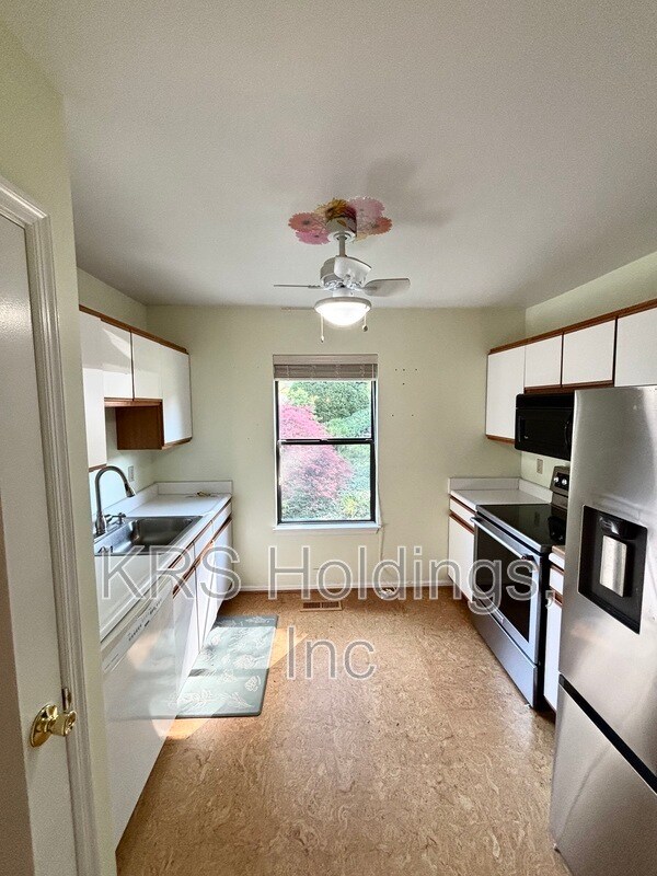 Building Photo - 542 Whitcover Cir