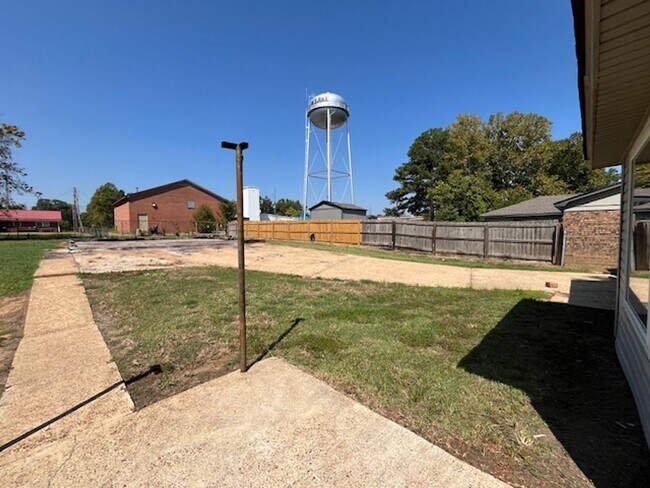 Building Photo - Renovated 3 Bedroom 1.5 Bath Home for Rent!