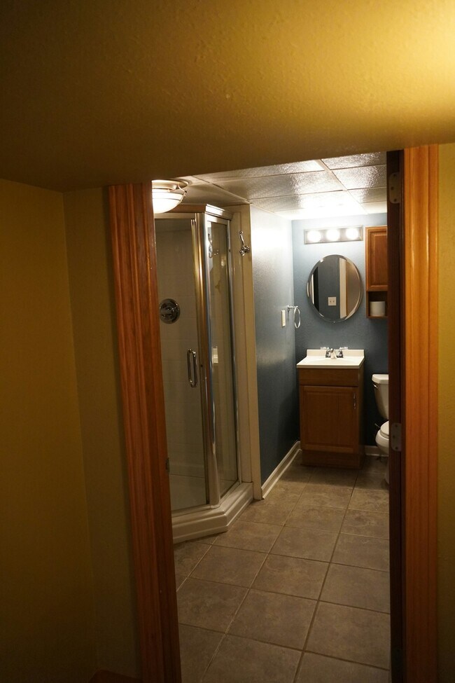 Building Photo - 1453 W Barnard Ave