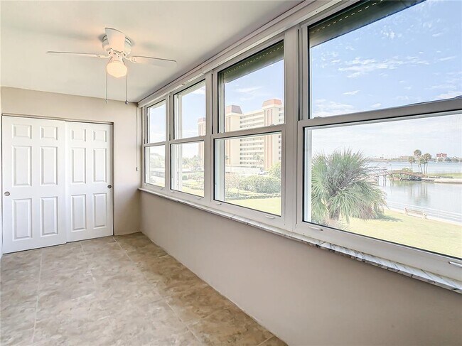 Building Photo - 4575 Cove Cir