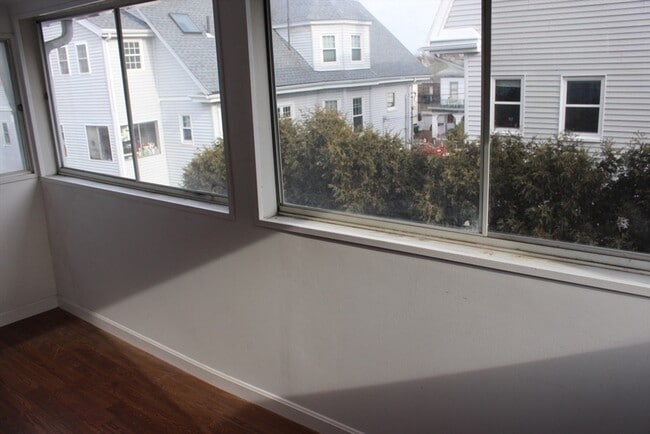 Building Photo - 139 Langdon Ave