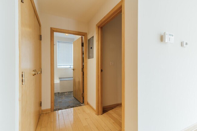 Building Photo - 30 Park Ave