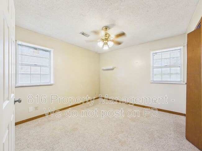 Building Photo - 402 S Commercial Ave