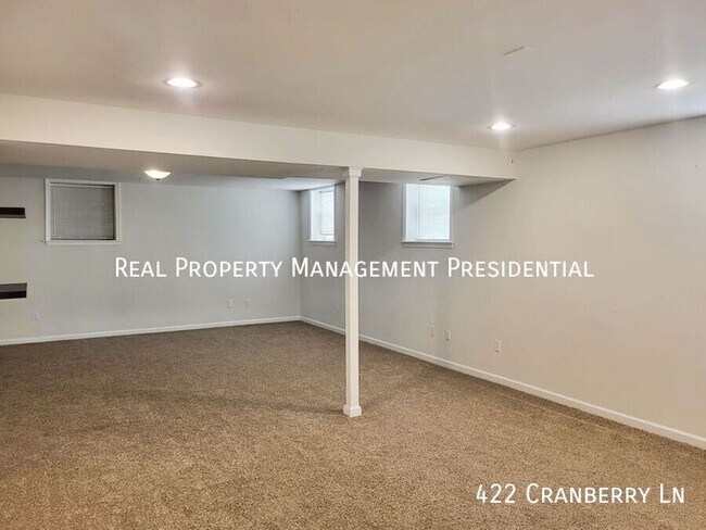 Building Photo - 422 Cranberry Ln