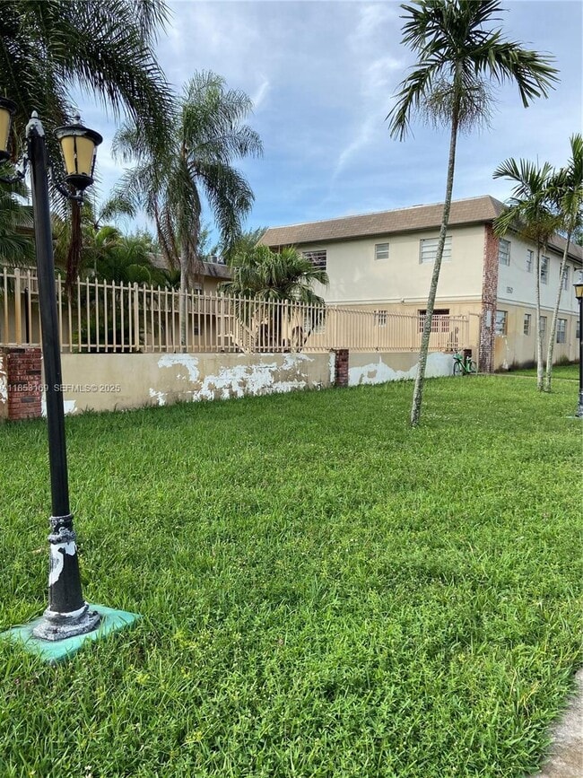 Building Photo - 1350 NE 119th St