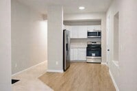 Building Photo - 501 N Patterson Park Ave