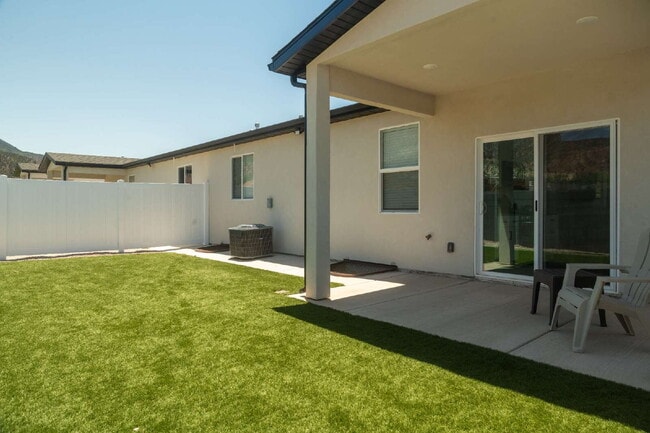 Building Photo - Private Bedroom with Private Bathroom – Fully Furnished & Move In Ready