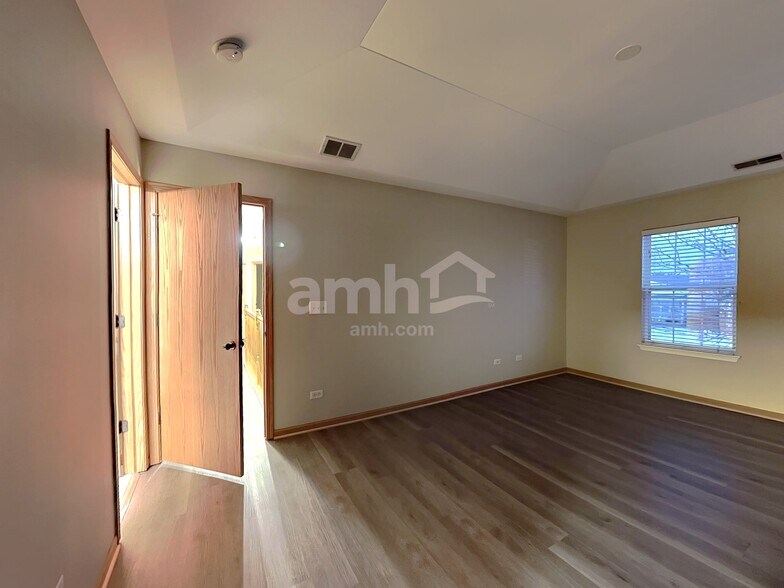 Building Photo - 20863 Brentwood Ct