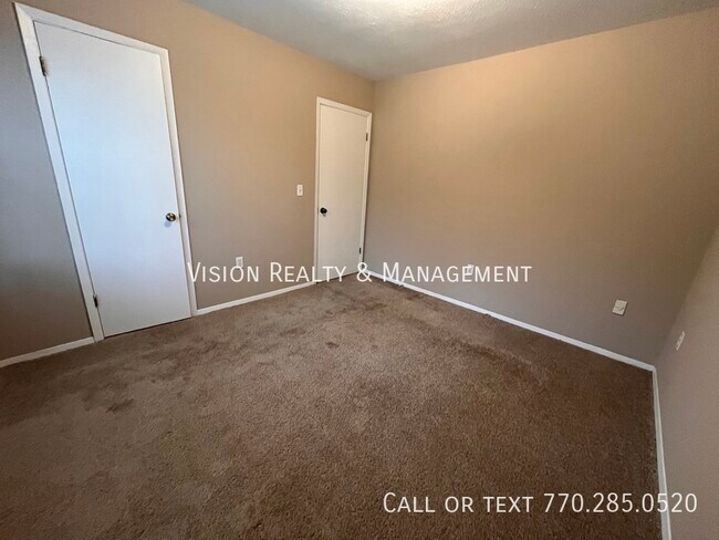 Building Photo - 12 S Creek Rd