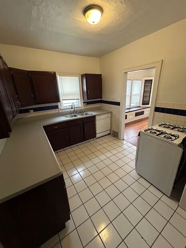 Building Photo - 1128-1130 E 168th Street